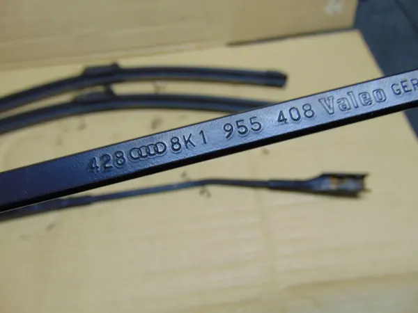 Audi A5 8T Ruitenwisserarmen Set 8K1955407A 8K1955408B image 3