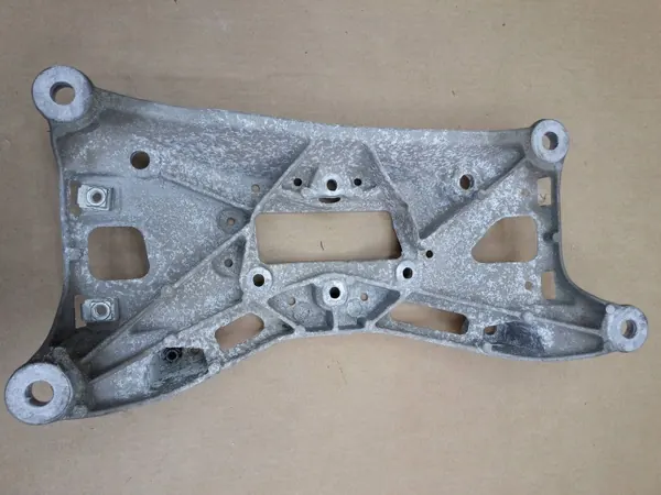 Soporte de caja Audi OE 8W0399262AE image 3