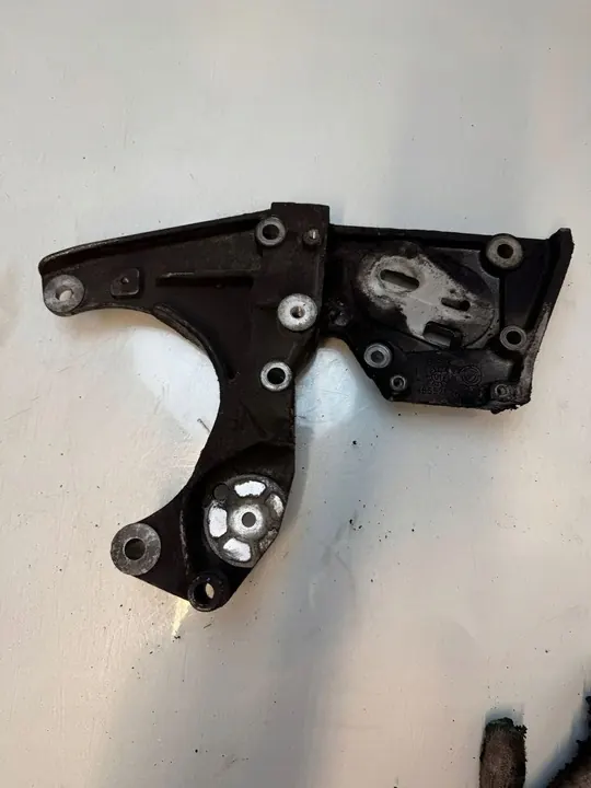 Alfa Romeo 159 Diesel Support Compresseur AC 46552526 image 1