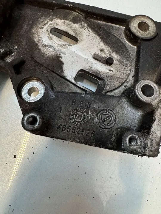 Alfa Romeo 159 Diesel Support Compresseur AC 46552526 image 3