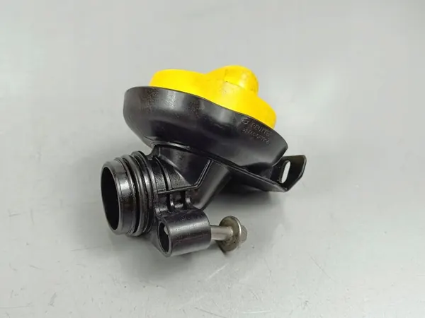Nissan OE Olievuldoppen OEM FOB37598 - Gebruikt image 4