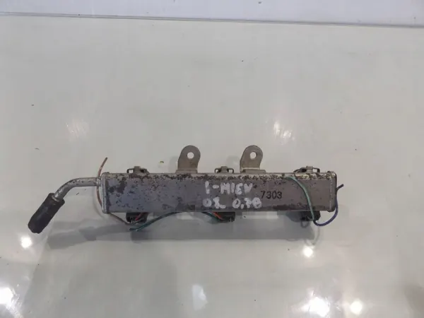 Mitsubishi OE ACL19193 Spritzgussleiste image 2