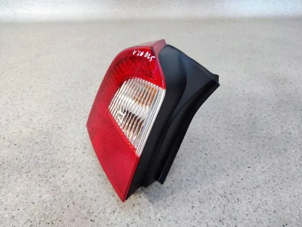 Lámpara trasera izquierda Volvo V70 III 31395072 image 3