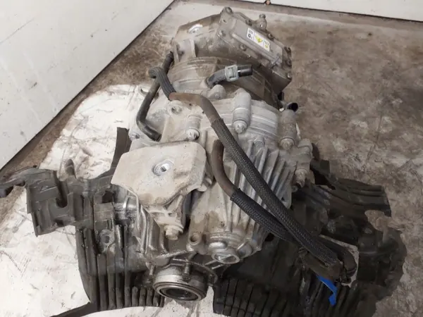 Moteur électrique Ford Mustang Mach-E 2021 OEM LJ987P261AC image 9
