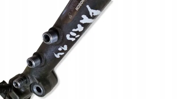 Riel de inyección completo OEM 0445214133 para Yaris II 1.4 D4D image 3