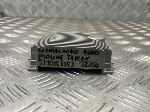 Porsche OE 9J1035335J Taycan Audioversterker image 6