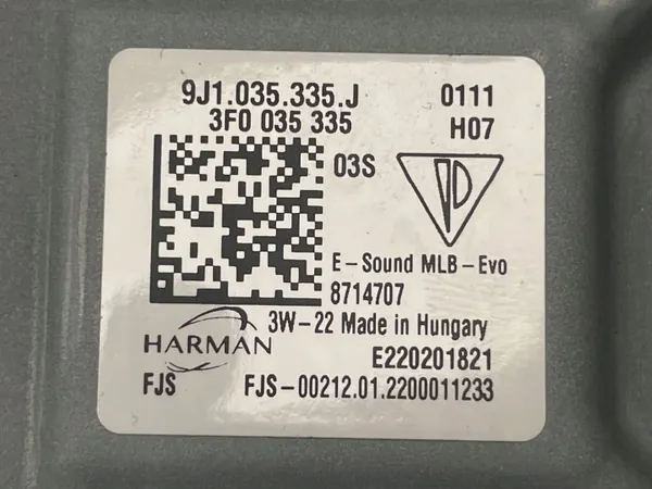 Porsche OE 9J1035335J Taycan Audioversterker image 9