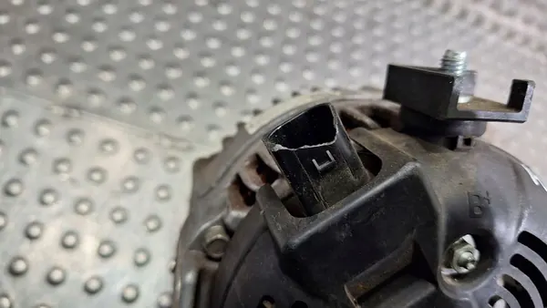 Vaihtovirtageneraattori BMW X1 (F48) 2.0L diesel 2016 image 6