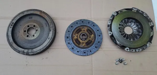 Embreagem completa DACIA DOKKER DUSTER LODGY 1.6 302107380R image 2