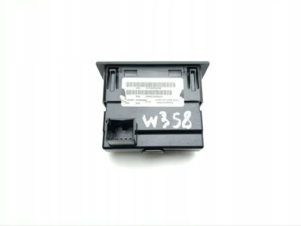 Jeep USB-Eingabegerät OEM 68572629AA - Gebraucht image 3