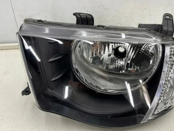 Faros izquierdo Mitsubishi L200 KA KB 05-10r. H4 OEM 8301b461 image 7