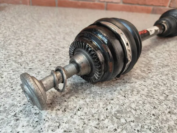 BMW F10 F11 Vänster Framdrevaxel XDrive 7593043 image 2