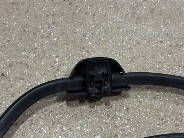 Manguera Lavafaros BMW OEM 7357350 - Usado image 6