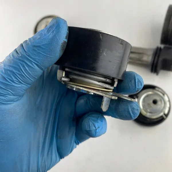 Rouleau tendeur de courroie OEM LR013506 Land Rover image 6
