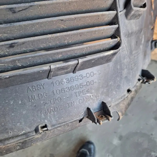 Tesla S Etu vasen lokasuoja OEM 1063695-00-D Käytetty image 4