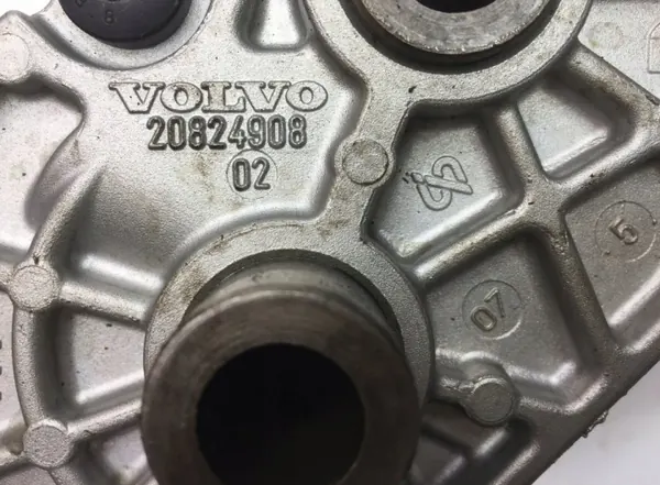 20824908 Bomba de óleo motor Volvo - Usada image 3