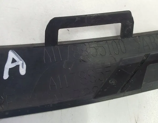 Rivestimento paraurti anteriore destro Mercedes W117 image 5