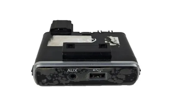 Tomada USB OEM 07356707570 para Fiat 500L image 2