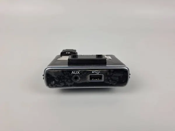 Tomada USB OEM 07356707570 para Fiat 500L image 3