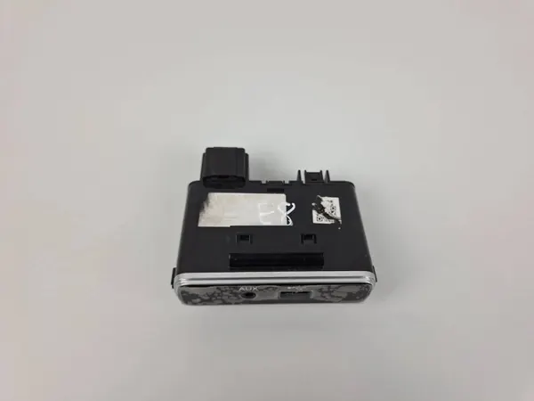 Tomada USB OEM 07356707570 para Fiat 500L image 4
