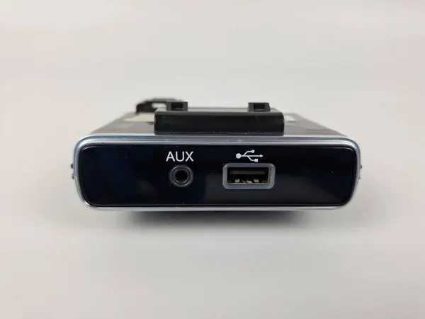 Tomada USB OEM 07356707570 para Fiat 500L image 7
