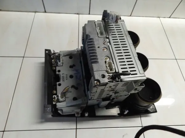 Mazda 6 GG 2004 Radio Frame OEM OKL15052 Gebruikt image 4