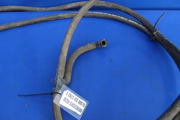 Connecteur de tuyau lave-phare OEM Mercedes SL R230 image 4