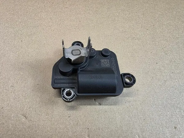 Audi OE Uitlaatklepmotorcontroller 8S0133246D image 2