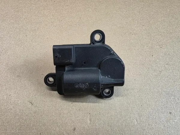 Audi OE Uitlaatklepmotorcontroller 8S0133246D image 3