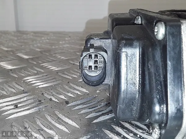 EGR-venttiili VW Tiguan 2.0L Diesel 2009 03L131501D image 5