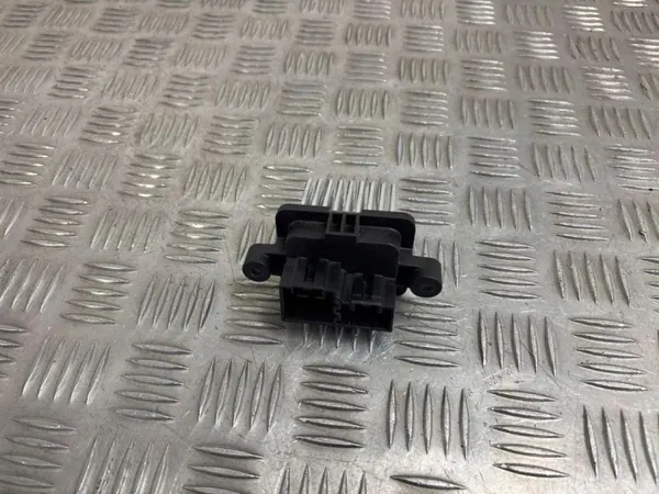 Lämmityspuhaltimen rele OEM DU228001 Land Rover image 2
