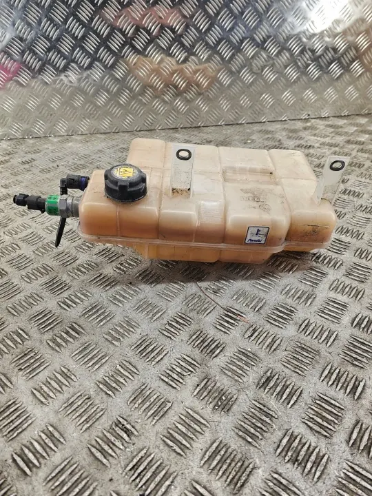 Iveco Daily VI nivelleertank OEM 5801255878Q image 3