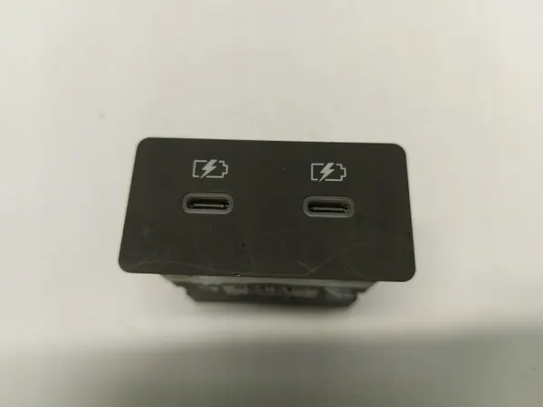 Enchufe USB Nissan Qashqai J12 OEM 253317HA0A image 2