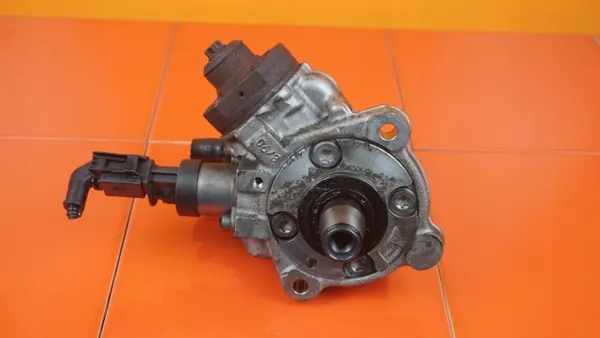 BMW N47D20B insprutningspump OEM 0445010509 7801000 image 4