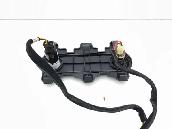 Tomada USB Hyundai OEM 84639-K4510 - Usado image 3