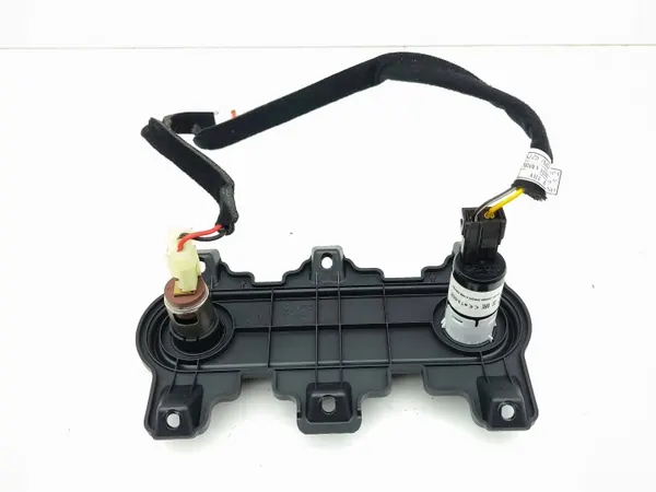 Tomada USB Hyundai OEM 84639-K4510 - Usado image 4