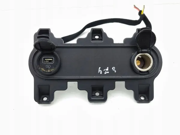 Tomada USB Hyundai OEM 84639-K4510 - Usado image 5