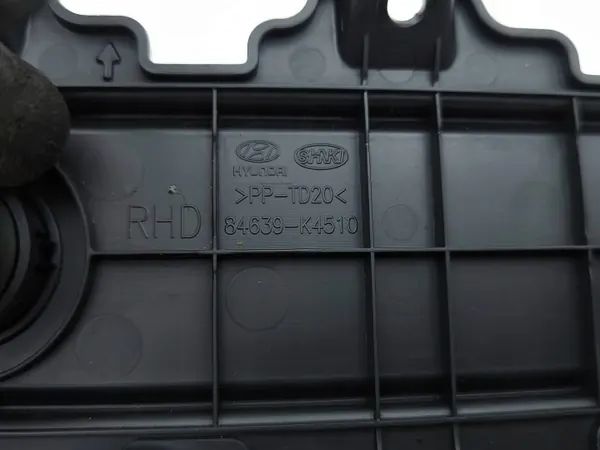 Tomada USB Hyundai OEM 84639-K4510 - Usado image 7