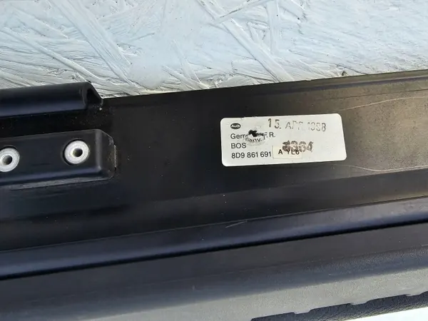 Store de Coffre Audi A4 S4 OEM 8D9861691A image 6