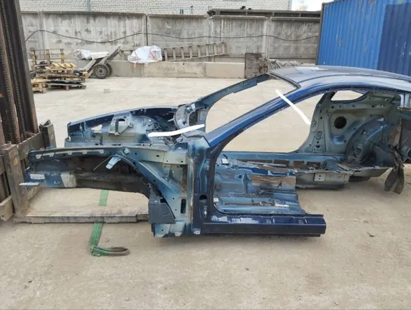 Maserati Spatbord OEM 219513 Voor Links image 2