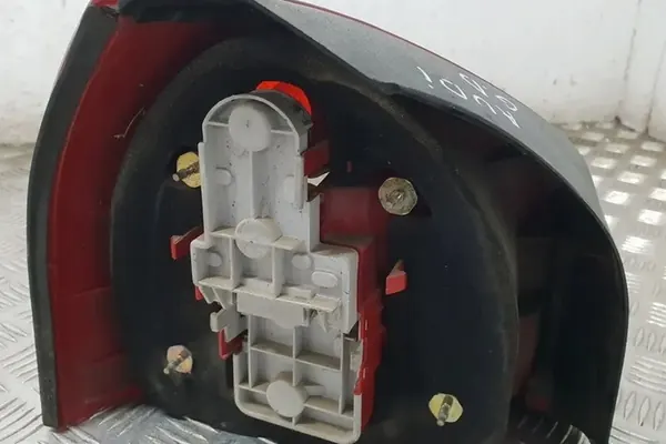 Luz trasera derecha AUDI A3 (8L1) 8L0945096C image 2