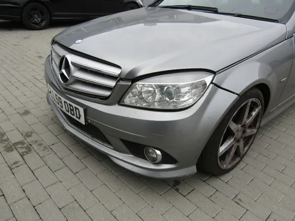 MERCEDES W204 2009 Parti Anteriori AMG image 3