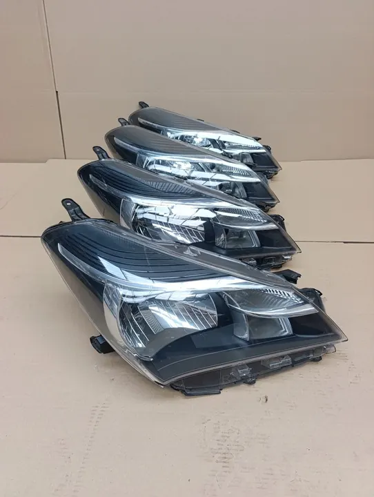 Farol Direito Toyota Yaris III 2014-2016 MKJ764R image 1