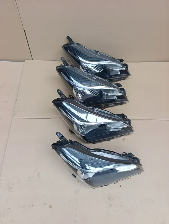 Farol Direito Toyota Yaris III 2014-2016 MKJ764R image 3