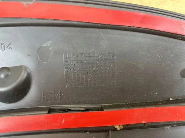 OEM 8K9853818A Oikea takalokasuoja Audi A4 B8 image 8