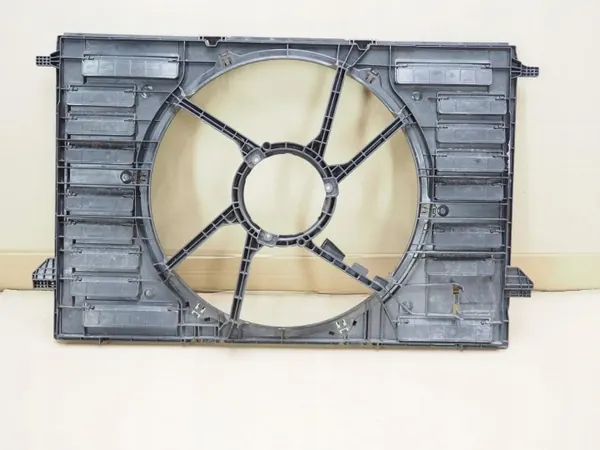 Carter Ventilateur Audi OEM 8W0121207 - État Utilisé image 2