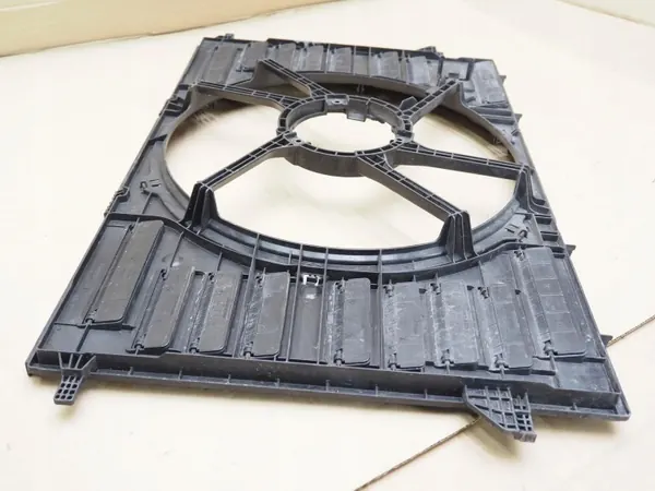 Carter Ventilateur Audi OEM 8W0121207 - État Utilisé image 3