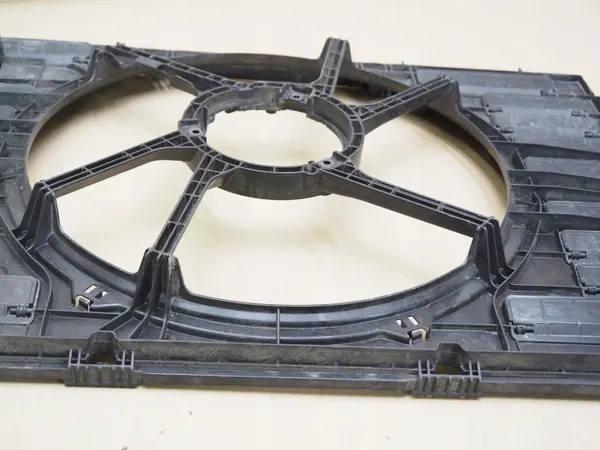 Carter Ventilateur Audi OEM 8W0121207 - État Utilisé image 5