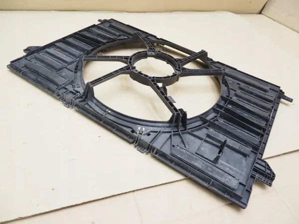 Carter Ventilateur Audi OEM 8W0121207 - État Utilisé image 8