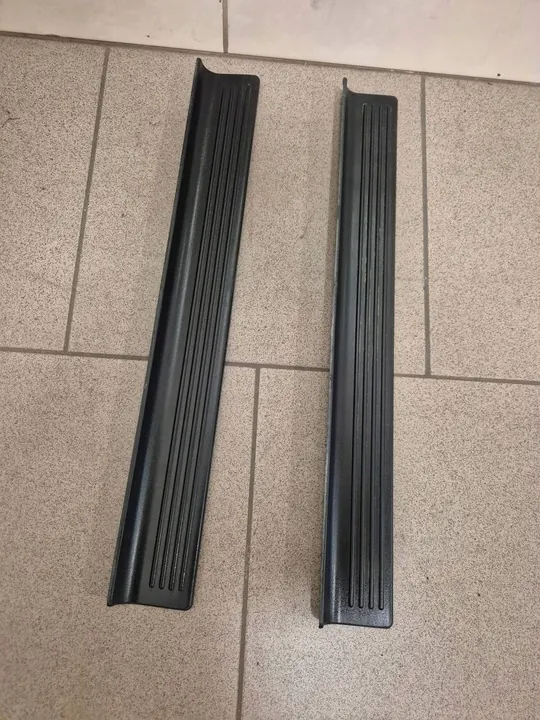 Dacia Duster I 13-17 Conjunto de soleiras dianteiras 768520031R image 1